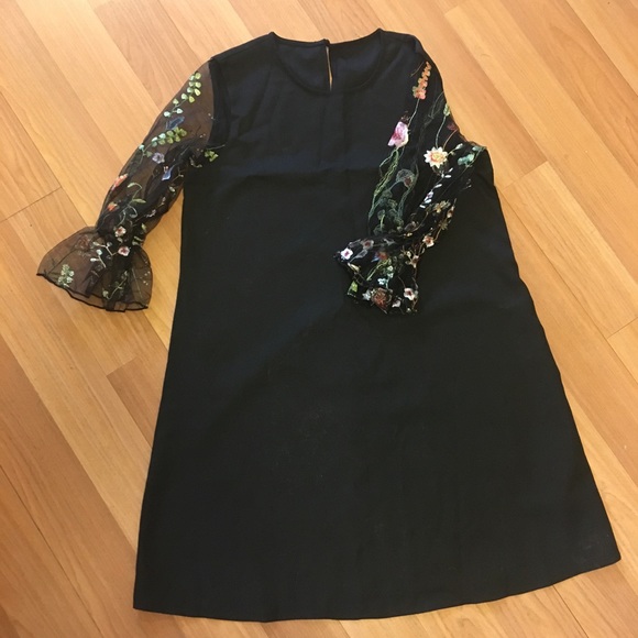 Black dress with mesh floral 3/4 sleeves - Picture 1 of 2